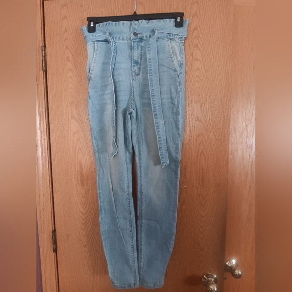 Women's size 3, two pair of high rise belted skinny jeans - Picture 5 of 7